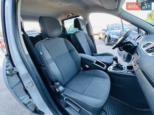 Рено Сценик 2009 в Харькове на Automoto.ua Серый Рено Сценик, объемом двигателя 1.6 л и пробегом 203 тыс. км за 7999 $, фото 37 на Automoto.ua