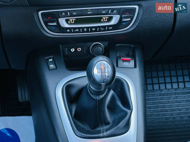 Рено Сценик 2009 в Харькове на Automoto.ua Серый Рено Сценик, объемом двигателя 1.6 л и пробегом 203 тыс. км за 7999 $, фото 31 на Automoto.ua