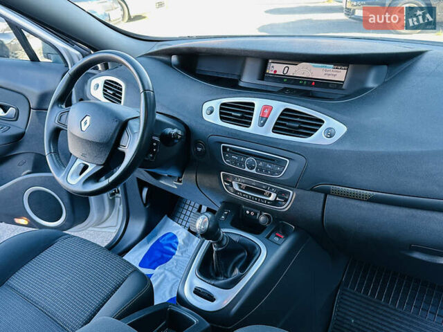 Рено Сценик 2009 в Харькове на Automoto.ua Серый Рено Сценик, объемом двигателя 1.6 л и пробегом 203 тыс. км за 7999 $, фото 36 на Automoto.ua