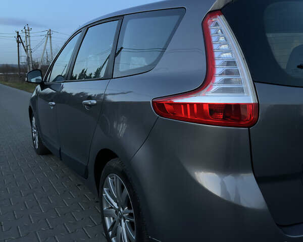 Серый Рено Сценик, объемом двигателя 1.5 л и пробегом 241 тыс. км за 5950 $, фото 7 на Automoto.ua