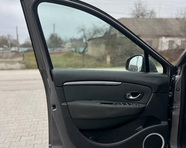 Сірий Рено Сценік, об'ємом двигуна 1.6 л та пробігом 176 тис. км за 7700 $, фото 12 на Automoto.ua
