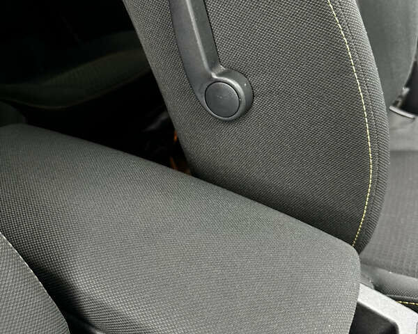 Серый Рено Сценик, объемом двигателя 2 л и пробегом 272 тыс. км за 6800 $, фото 29 на Automoto.ua