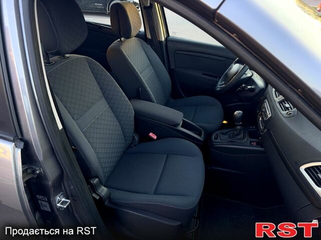 Серый Рено Сценик, объемом двигателя 1.6 л и пробегом 257 тыс. км за 6700 $, фото 3 на Automoto.ua