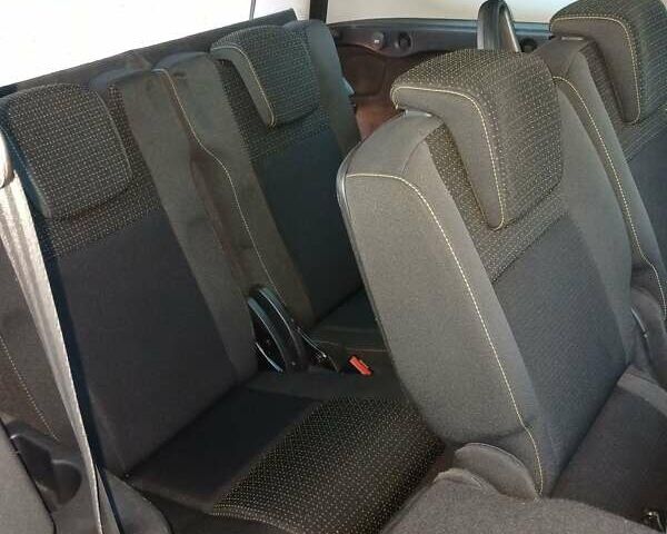 Рено Сценик 2010 в Млынове на Automoto.ua Серый Рено Сценик, объемом двигателя 1.5 л и пробегом 331 тыс. км за 7000 $, фото 12 на Automoto.ua