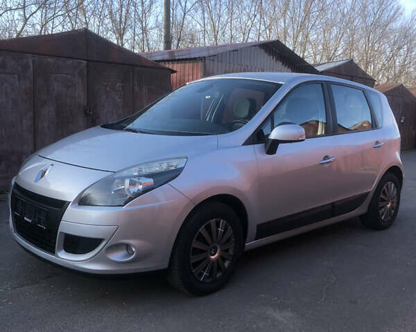 Рено Сценик 2010 в Луцке на Automoto.ua Серый Рено Сценик, объемом двигателя 0 л и пробегом 186 тыс. км за 6199 $, фото 1 на Automoto.ua