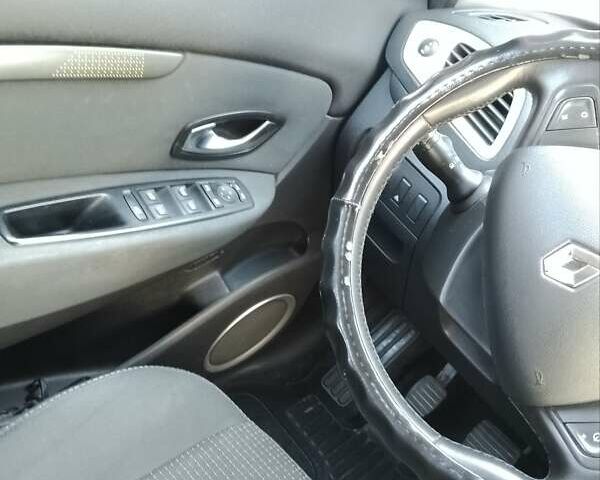 Рено Сценик 2010 в Владимирце на Automoto.ua Серый Рено Сценик, объемом двигателя 1.5 л и пробегом 256 тыс. км за 6000 $, фото 27 на Automoto.ua