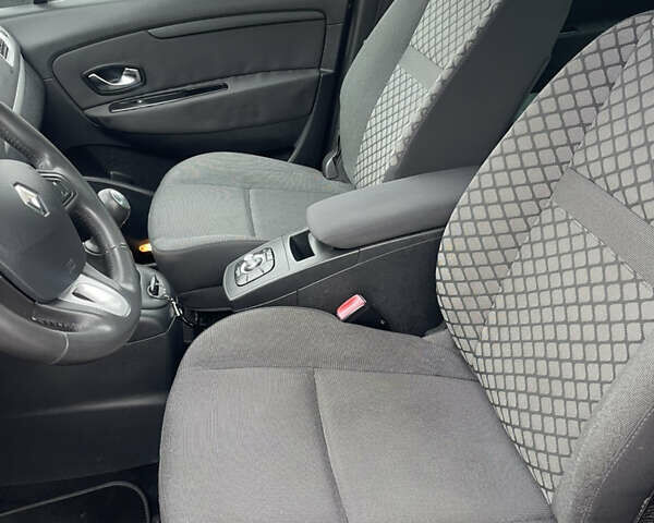 Сірий Рено Сценік, об'ємом двигуна 1.6 л та пробігом 237 тис. км за 7900 $, фото 12 на Automoto.ua