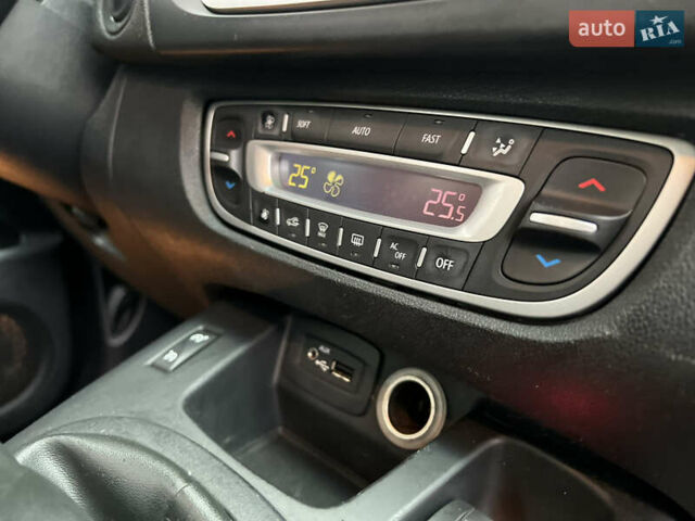 Серый Рено Сценик, объемом двигателя 1.5 л и пробегом 237 тыс. км за 5800 $, фото 32 на Automoto.ua