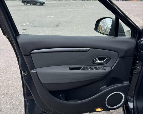 Серый Рено Сценик, объемом двигателя 1.6 л и пробегом 210 тыс. км за 7500 $, фото 21 на Automoto.ua