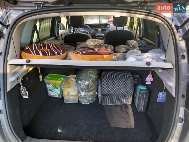 Рено Сценик 2010 в Киеве на Automoto.ua Серый Рено Сценик, объемом двигателя 1.5 л и пробегом 320 тыс. км за 7499 $, фото 10 на Automoto.ua