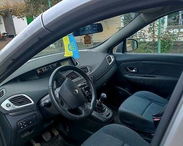 Рено Сценик 2010 в Полтаве на Automoto.ua Серый Рено Сценик, объемом двигателя 1.5 л и пробегом 226 тыс. км за 7400 $, фото 6 на Automoto.ua