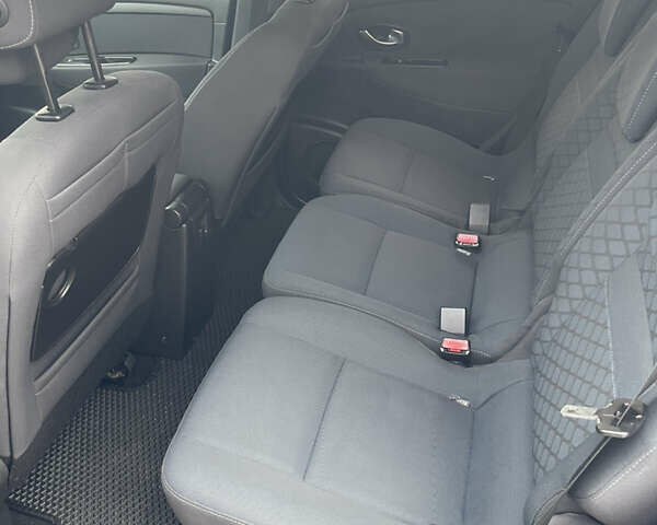 Рено Сценік 2010 у Харкові на Automoto.ua Сірий Рено Сценік, об'ємом двигуна 1.5 л та пробігом 280 тис. км за 6300 $, фото 11 на Automoto.ua