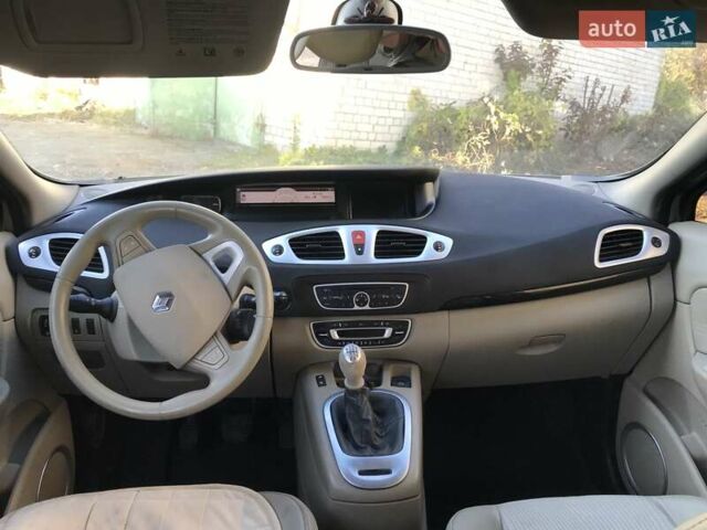Рено Сценік 2010 у Хмельницькому на Automoto.ua Сірий Рено Сценік, об'ємом двигуна 1.9 л та пробігом 320 тис. км за 5399 $, фото 3 на Automoto.ua