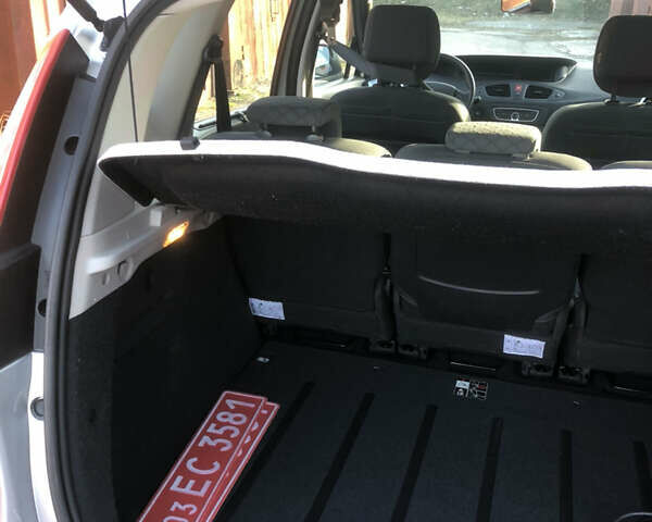 Рено Сценик 2010 в Луцке на Automoto.ua Серый Рено Сценик, объемом двигателя 0 л и пробегом 186 тыс. км за 6199 $, фото 17 на Automoto.ua