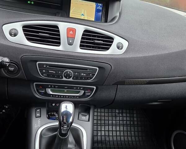 Серый Рено Сценик, объемом двигателя 1.5 л и пробегом 145 тыс. км за 8100 $, фото 15 на Automoto.ua