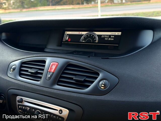 Серый Рено Сценик, объемом двигателя 1.6 л и пробегом 257 тыс. км за 6700 $, фото 1 на Automoto.ua