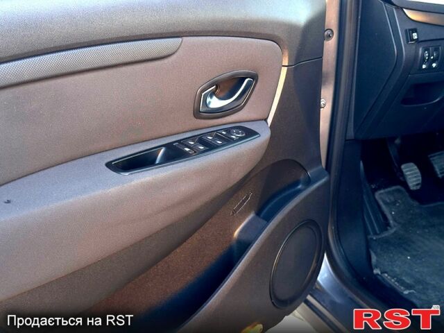 Серый Рено Сценик, объемом двигателя 1.6 л и пробегом 257 тыс. км за 6700 $, фото 7 на Automoto.ua