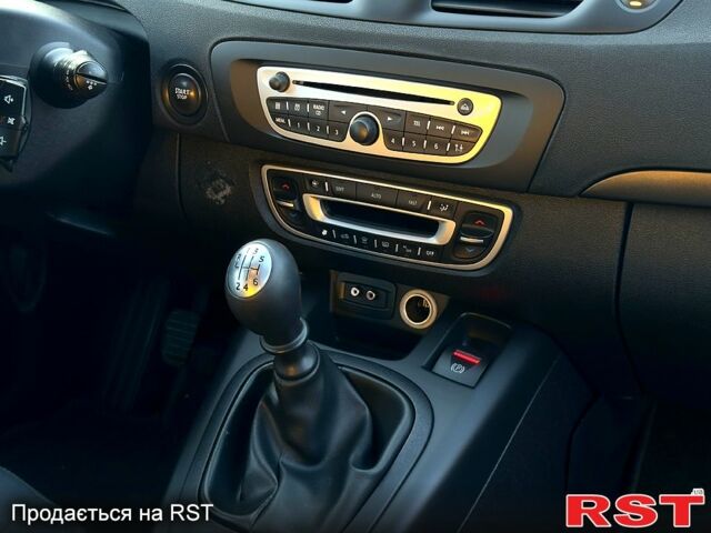 Серый Рено Сценик, объемом двигателя 1.6 л и пробегом 257 тыс. км за 6700 $, фото 2 на Automoto.ua