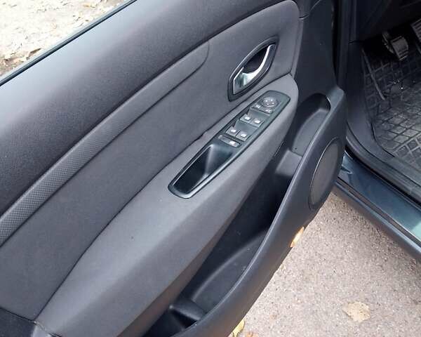 Серый Рено Сценик, объемом двигателя 1.46 л и пробегом 245 тыс. км за 7300 $, фото 16 на Automoto.ua