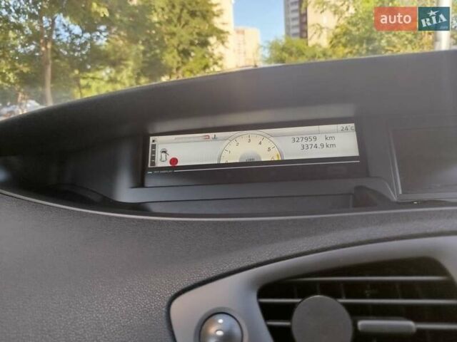 Рено Сценик 2010 в Киеве на Automoto.ua Серый Рено Сценик, объемом двигателя 1.5 л и пробегом 320 тыс. км за 7499 $, фото 5 на Automoto.ua