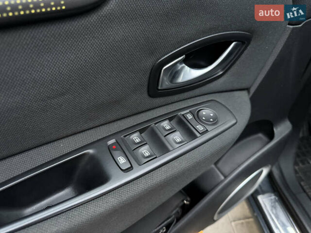 Серый Рено Сценик, объемом двигателя 1.5 л и пробегом 239 тыс. км за 6850 $, фото 20 на Automoto.ua