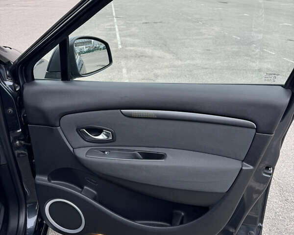 Серый Рено Сценик, объемом двигателя 1.6 л и пробегом 210 тыс. км за 7500 $, фото 24 на Automoto.ua