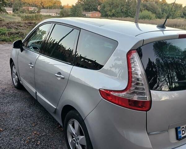 Рено Сценик 2010 в Млынове на Automoto.ua Серый Рено Сценик, объемом двигателя 1.5 л и пробегом 331 тыс. км за 7000 $, фото 7 на Automoto.ua