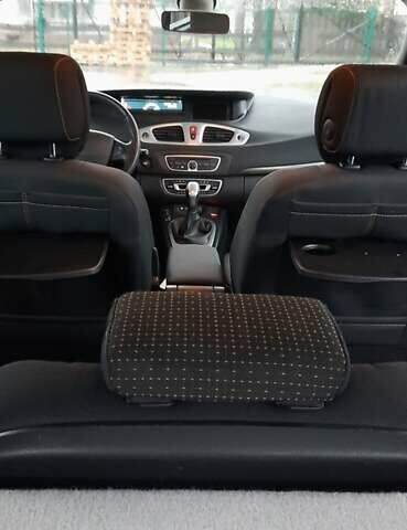 Серый Рено Сценик, объемом двигателя 2 л и пробегом 245 тыс. км за 7000 $, фото 6 на Automoto.ua