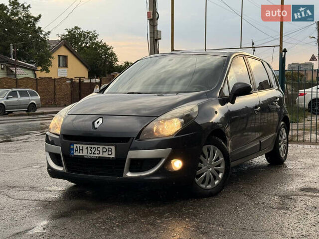 Сірий Рено Сценік, об'ємом двигуна 1.5 л та пробігом 215 тис. км за 6250 $, фото 1 на Automoto.ua