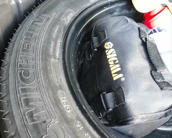 Рено Сценик 2010 в Владимирце на Automoto.ua Серый Рено Сценик, объемом двигателя 1.5 л и пробегом 256 тыс. км за 6000 $, фото 2 на Automoto.ua