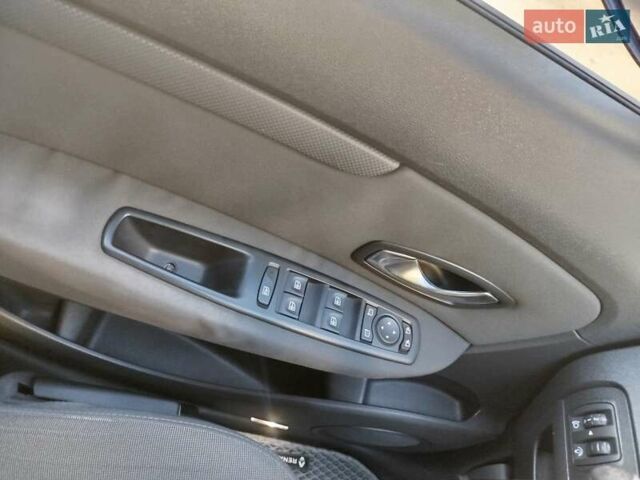 Рено Сценик 2010 в Киеве на Automoto.ua Серый Рено Сценик, объемом двигателя 1.5 л и пробегом 320 тыс. км за 7499 $, фото 6 на Automoto.ua