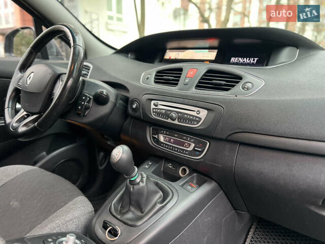Серый Рено Сценик, объемом двигателя 1.5 л и пробегом 237 тыс. км за 5800 $, фото 31 на Automoto.ua