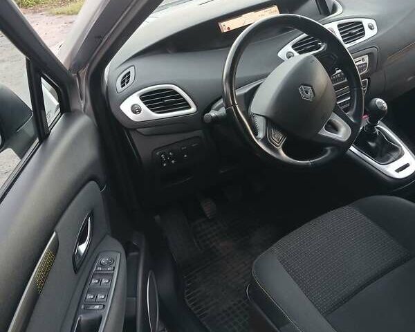Рено Сценик 2010 в Млынове на Automoto.ua Серый Рено Сценик, объемом двигателя 1.5 л и пробегом 331 тыс. км за 7000 $, фото 8 на Automoto.ua