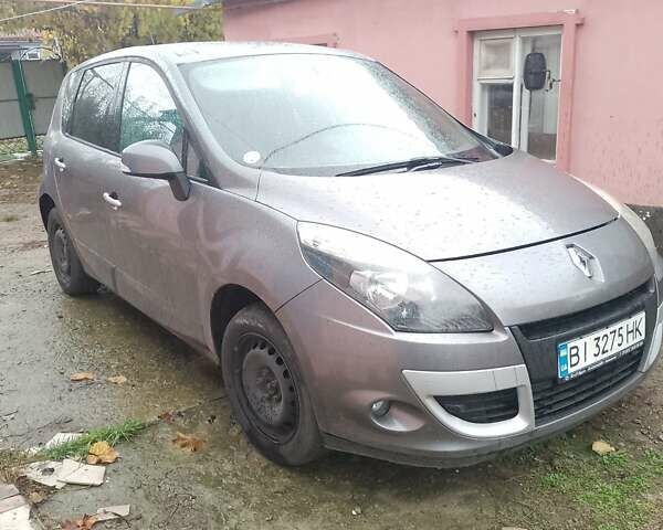 Рено Сценик 2010 в Полтаве на Automoto.ua Серый Рено Сценик, объемом двигателя 1.5 л и пробегом 204 тыс. км за 6500 $, фото 5 на Automoto.ua