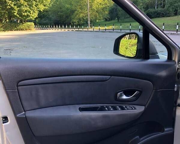 Серый Рено Сценик, объемом двигателя 1.46 л и пробегом 206 тыс. км за 7200 $, фото 5 на Automoto.ua