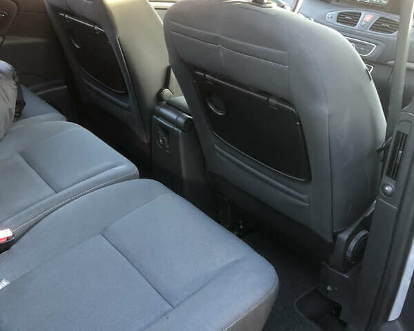 Рено Сценик 2010 в Луцке на Automoto.ua Серый Рено Сценик, объемом двигателя 0 л и пробегом 186 тыс. км за 6199 $, фото 21 на Automoto.ua