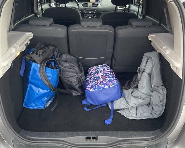 Рено Сценік 2010 у Харкові на Automoto.ua Сірий Рено Сценік, об'ємом двигуна 1.5 л та пробігом 280 тис. км за 6300 $, фото 14 на Automoto.ua