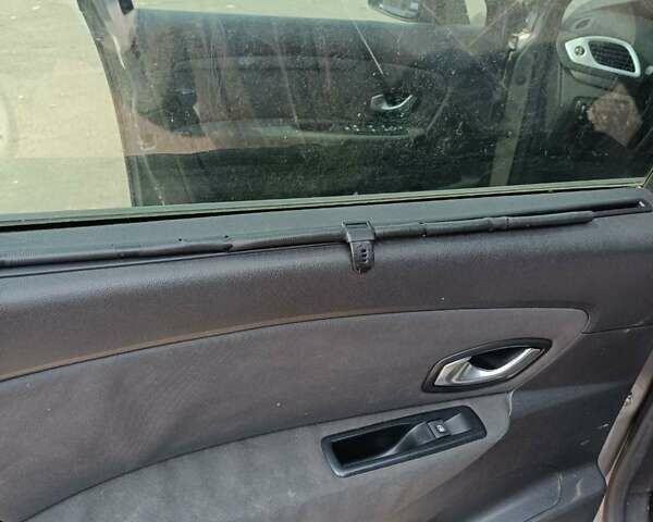 Рено Сценик 2010 в Житомире на Automoto.ua Серый Рено Сценик, объемом двигателя 1.5 л и пробегом 217 тыс. км за 7400 $, фото 4 на Automoto.ua