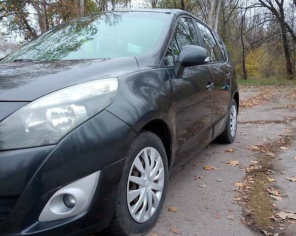 Серый Рено Сценик, объемом двигателя 1.46 л и пробегом 245 тыс. км за 7300 $, фото 1 на Automoto.ua