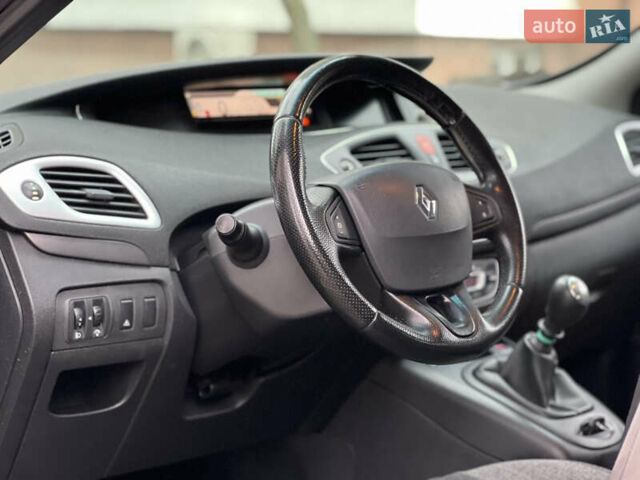 Серый Рено Сценик, объемом двигателя 1.5 л и пробегом 237 тыс. км за 5800 $, фото 21 на Automoto.ua