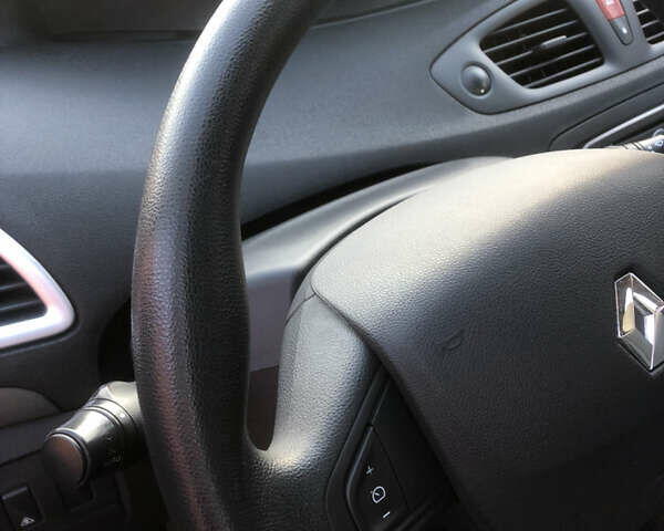 Рено Сценик 2010 в Луцке на Automoto.ua Серый Рено Сценик, объемом двигателя 0 л и пробегом 186 тыс. км за 6199 $, фото 12 на Automoto.ua