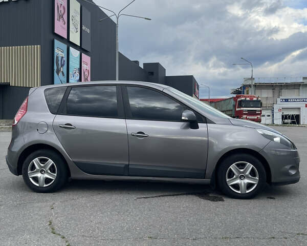 Рено Сценік 2010 у Харкові на Automoto.ua Сірий Рено Сценік, об'ємом двигуна 1.5 л та пробігом 280 тис. км за 6300 $, фото 2 на Automoto.ua