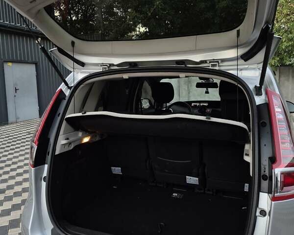 Рено Сценік 2010 у Миколаєві на Automoto.ua Сірий Рено Сценік, об'ємом двигуна 1.46 л та пробігом 256 тис. км за 6600 $, фото 7 на Automoto.ua