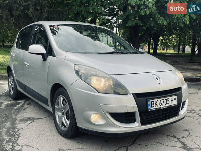 Рено Сценик 2010 в Ровно на Automoto.ua Серый Рено Сценик, объемом двигателя 1.4 л и пробегом 164 тыс. км за 5500 $, фото 1 на Automoto.ua