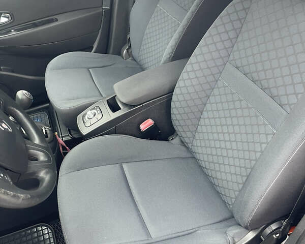 Рено Сценік 2010 у Харкові на Automoto.ua Сірий Рено Сценік, об'ємом двигуна 1.5 л та пробігом 280 тис. км за 6300 $, фото 7 на Automoto.ua