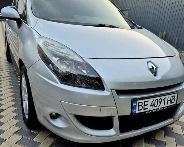 Рено Сценік 2010 у Миколаєві на Automoto.ua Сірий Рено Сценік, об'ємом двигуна 1.46 л та пробігом 256 тис. км за 6600 $, фото 2 на Automoto.ua