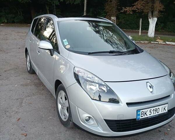 Рено Сценик 2010 в Млынове на Automoto.ua Серый Рено Сценик, объемом двигателя 1.5 л и пробегом 331 тыс. км за 7000 $, фото 3 на Automoto.ua