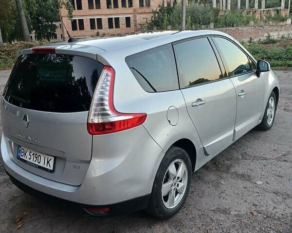 Рено Сценик 2010 в Млынове на Automoto.ua Серый Рено Сценик, объемом двигателя 1.5 л и пробегом 331 тыс. км за 7000 $, фото 1 на Automoto.ua