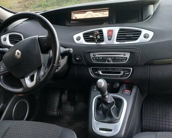 Рено Сценик 2010 в Млынове на Automoto.ua Серый Рено Сценик, объемом двигателя 1.5 л и пробегом 331 тыс. км за 7000 $, фото 9 на Automoto.ua