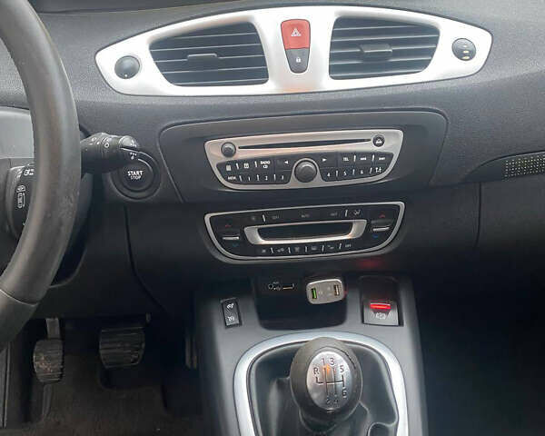 Сірий Рено Сценік, об'ємом двигуна 1.9 л та пробігом 184 тис. км за 7800 $, фото 16 на Automoto.ua